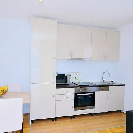 Zora 3 By Guide Apartament *