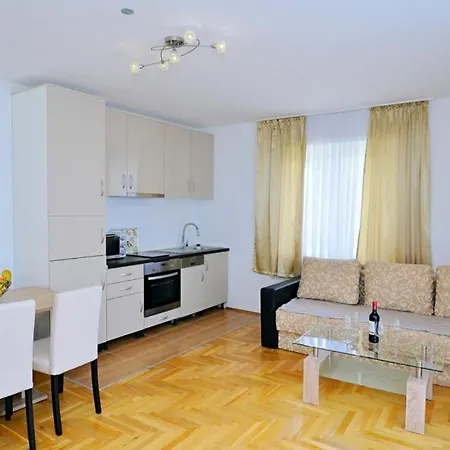 Zora 3 By Guide Apartament Moscenice