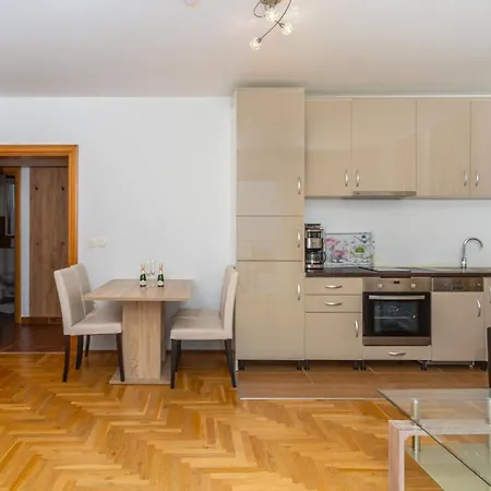 Apartment Zora 3 By Guide